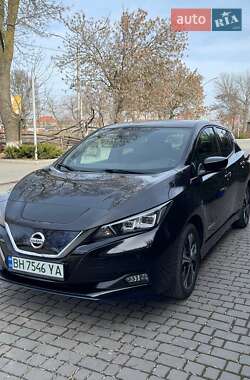 Хэтчбек Nissan Leaf 2019 в 