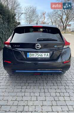 Хэтчбек Nissan Leaf 2019 в 