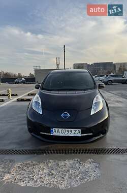 Хэтчбек Nissan Leaf 2013 в 