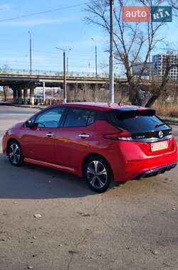 Хэтчбек Nissan Leaf 2019 в 