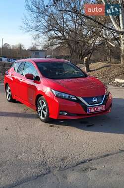 Хэтчбек Nissan Leaf 2019 в 