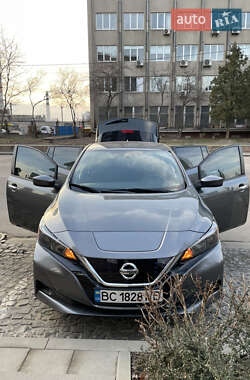 Хэтчбек Nissan Leaf 2018 в 
