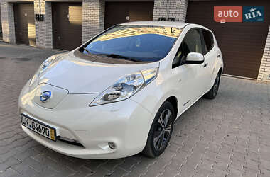 Хэтчбек Nissan Leaf 2015 в 