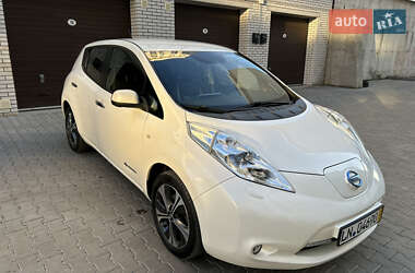Хэтчбек Nissan Leaf 2015 в 