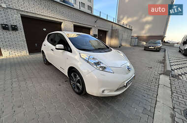 Хэтчбек Nissan Leaf 2015 в 