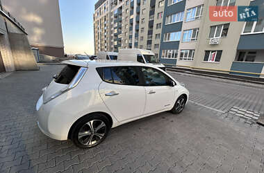 Хэтчбек Nissan Leaf 2015 в 
