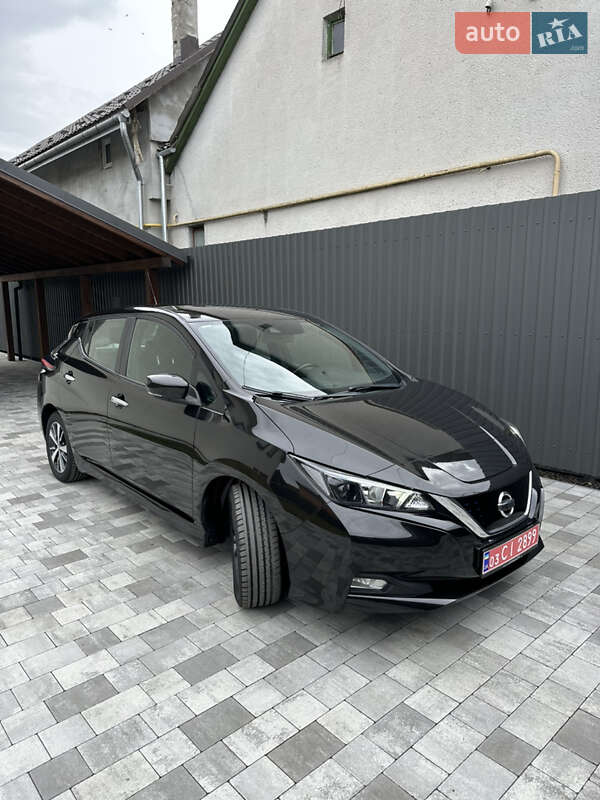 Хэтчбек Nissan Leaf 2020 в 