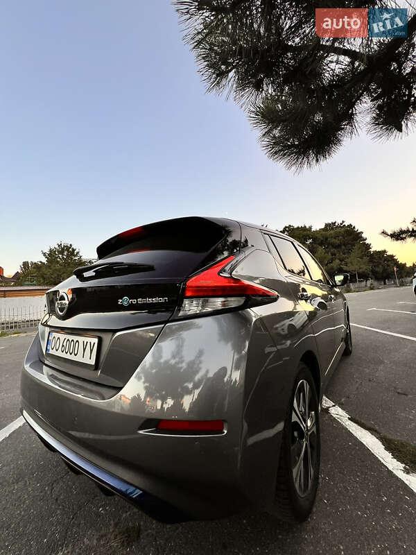 Хетчбек Nissan Leaf 2018 в Одесі