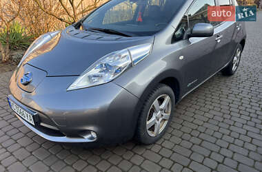 Хэтчбек Nissan Leaf 2014 в 