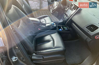 Хэтчбек Nissan Leaf 2014 в 