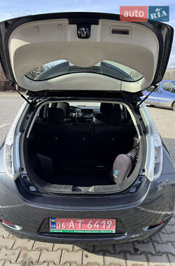 Хэтчбек Nissan Leaf 2013 в 