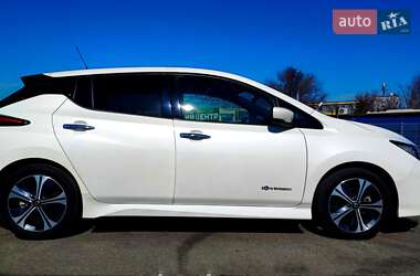 Хэтчбек Nissan Leaf 2019 в 