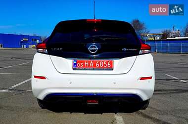 Хэтчбек Nissan Leaf 2019 в 