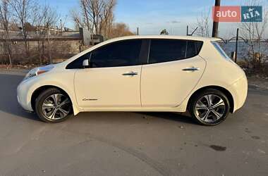 Хэтчбек Nissan Leaf 2015 в Днепре