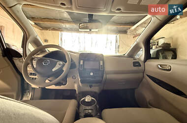 Хэтчбек Nissan Leaf 2013 в 