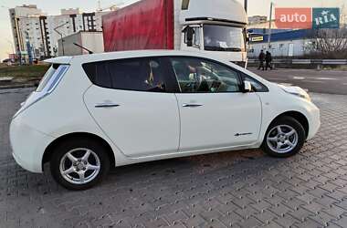 Хэтчбек Nissan Leaf 2012 в 