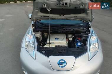 Хэтчбек Nissan Leaf 2015 в 