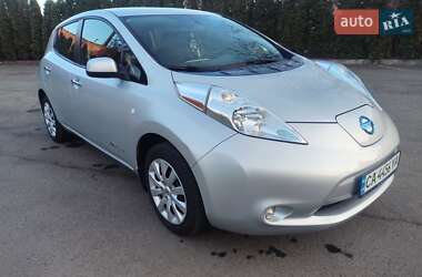 Хэтчбек Nissan Leaf 2015 в 