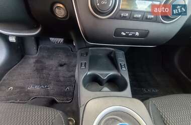 Хэтчбек Nissan Leaf 2015 в 