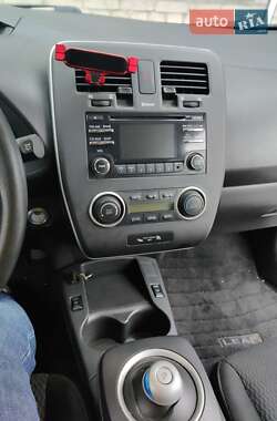 Хэтчбек Nissan Leaf 2014 в 