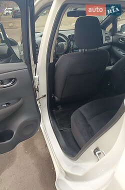 Хетчбек Nissan Leaf 2013 в 