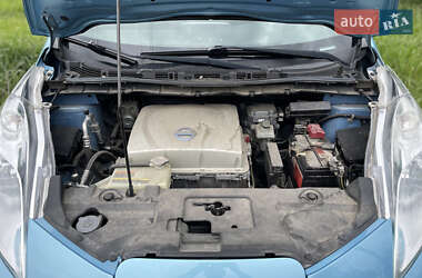 Хэтчбек Nissan Leaf 2014 в 