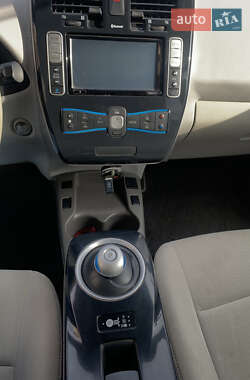 Хэтчбек Nissan Leaf 2012 в 