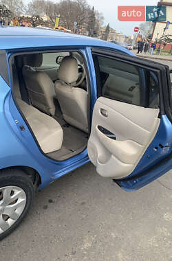 Хэтчбек Nissan Leaf 2012 в 