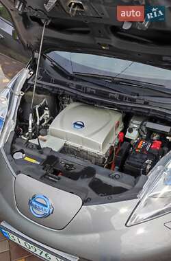 Хэтчбек Nissan Leaf 2015 в 