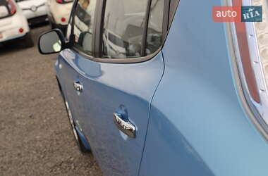 Хэтчбек Nissan Leaf 2013 в 