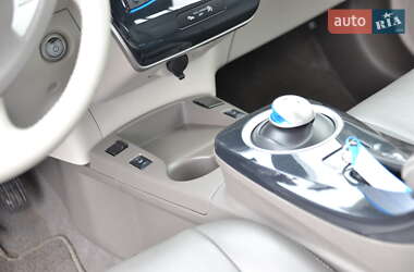 Хэтчбек Nissan Leaf 2013 в 