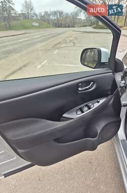 Хэтчбек Nissan Leaf 2015 в Кропивницком