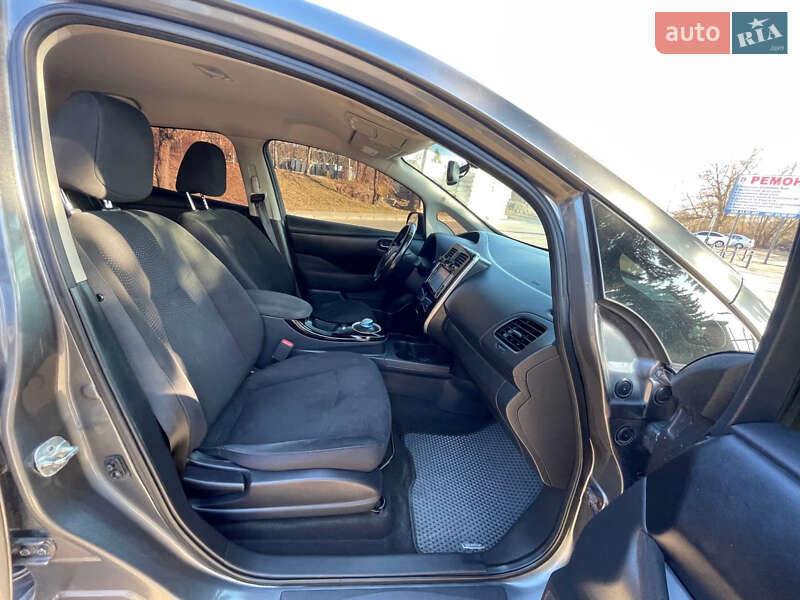 Хэтчбек Nissan Leaf 2014 в Луцке
