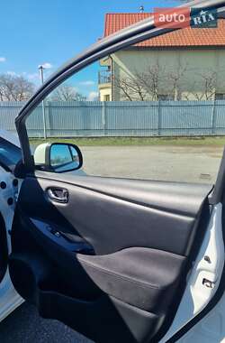 Хетчбек Nissan Leaf 2014 в 