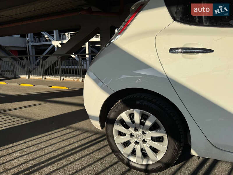Хэтчбек Nissan Leaf 2016 в Киеве