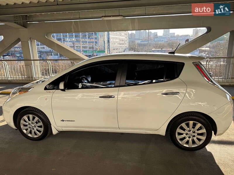 Хэтчбек Nissan Leaf 2016 в Киеве