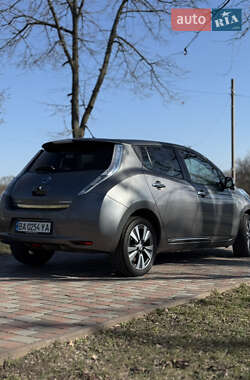 Хэтчбек Nissan Leaf 2013 в 