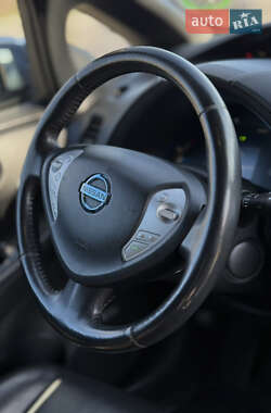 Хэтчбек Nissan Leaf 2013 в 