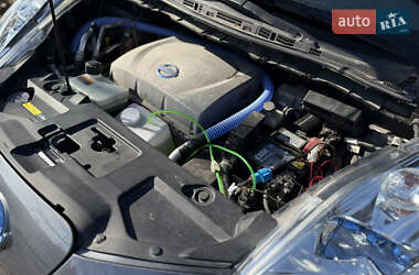 Хэтчбек Nissan Leaf 2013 в 