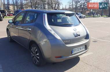 Хэтчбек Nissan Leaf 2016 в 