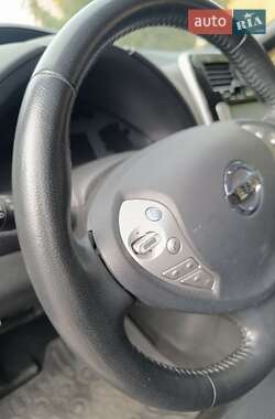 Хэтчбек Nissan Leaf 2015 в 