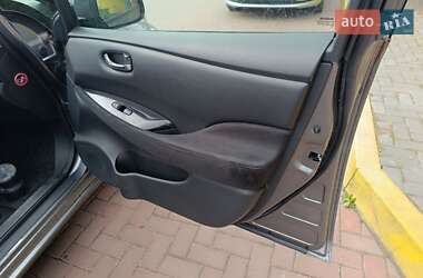 Хэтчбек Nissan Leaf 2015 в 