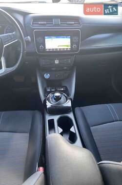 Хэтчбек Nissan Leaf 2018 в 