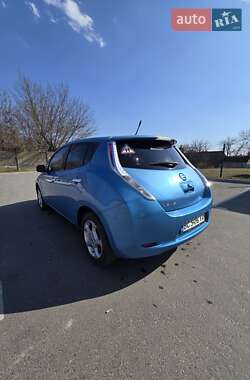Хетчбек Nissan Leaf 2012 в 