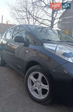 Хэтчбек Nissan Leaf 2012 в 