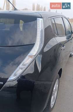Хэтчбек Nissan Leaf 2012 в 