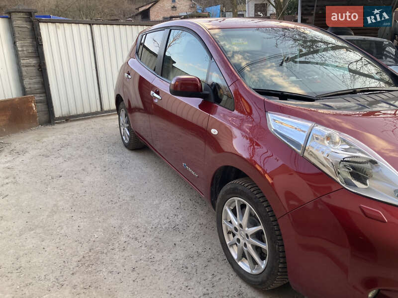 Хэтчбек Nissan Leaf 2014 в Львове