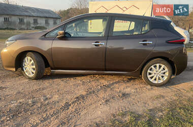 Хэтчбек Nissan Leaf 2021 в 