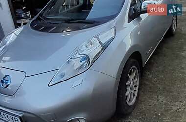 Хэтчбек Nissan Leaf 2013 в 