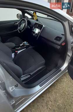 Хэтчбек Nissan Leaf 2013 в 